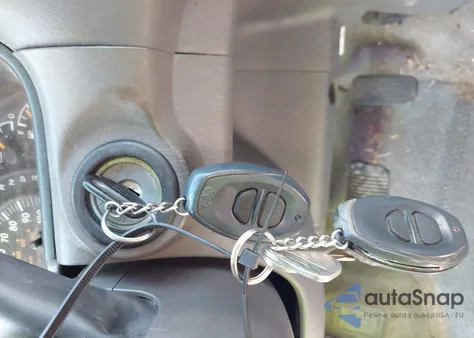 2000 Toyota Tundra Sr5 V8 z USA, uszkodzony, nr VIN 5TBBT4415YS083517